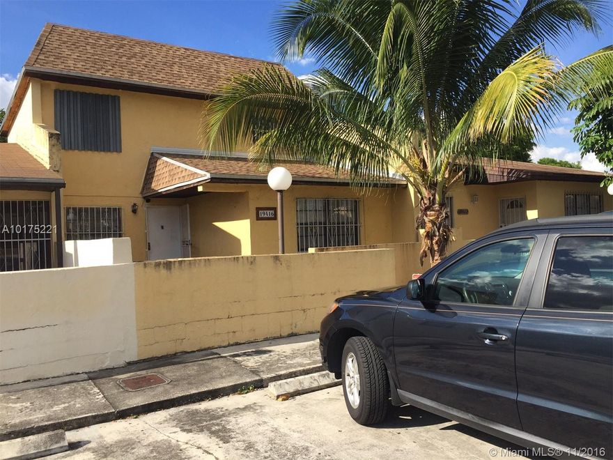 BEAUTIFUL 3 BEDROOM 2 FULL BATH TOWNHOME. 1 BEDROOM DOWNSTAIRS. LARGE BACKYARD PERFECT FOR ENTERTAINING. AMPLE PARKING. TILE FLOORS. GREAT UNIT FOR INVESTOR OR FIRST TIME HOME BUYER. NEAR SHOPPING AND MAJOR HIGHWAYS.