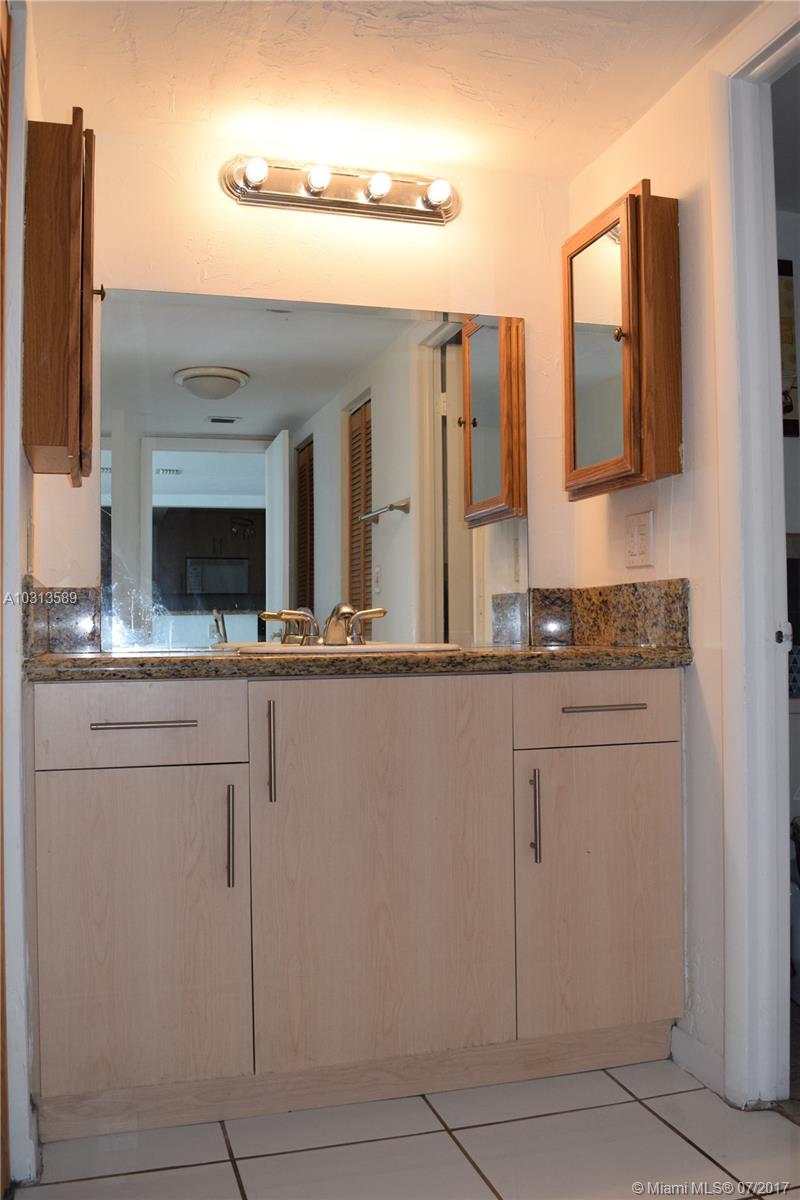 MANATEE CONDO - Residential Lease