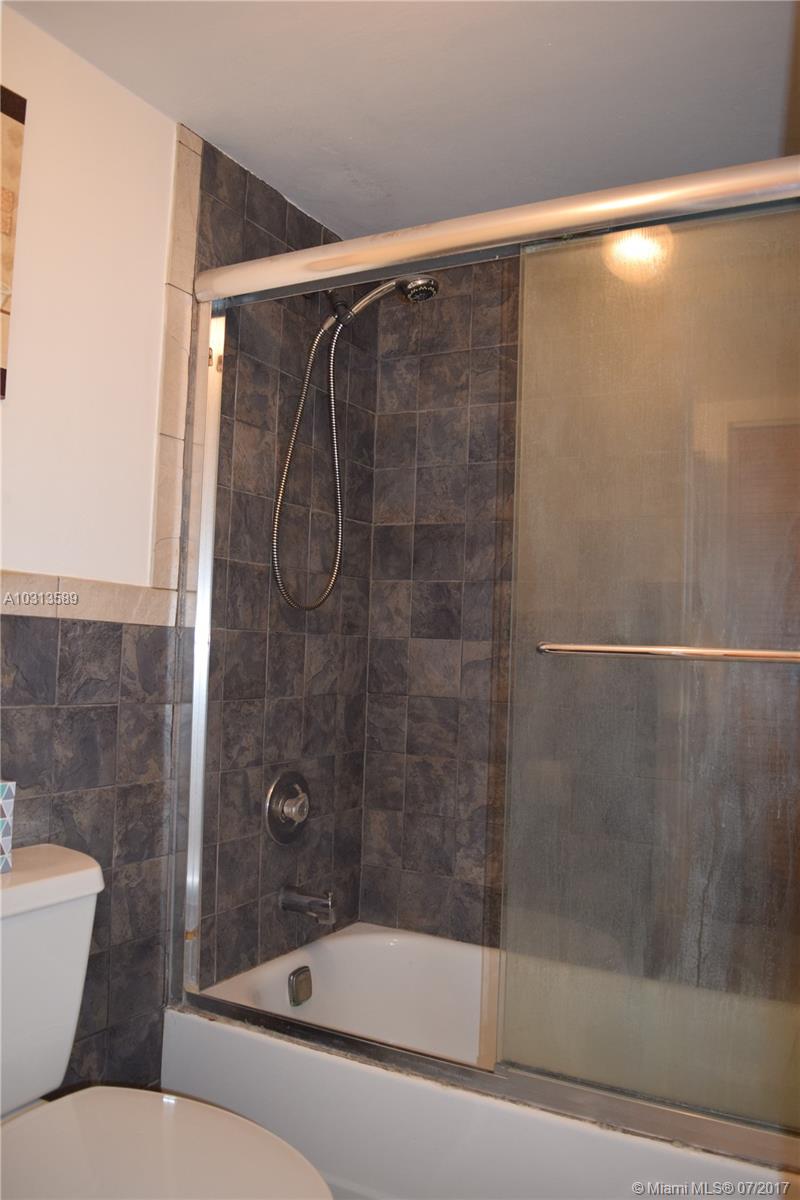 MANATEE CONDO - Residential Lease