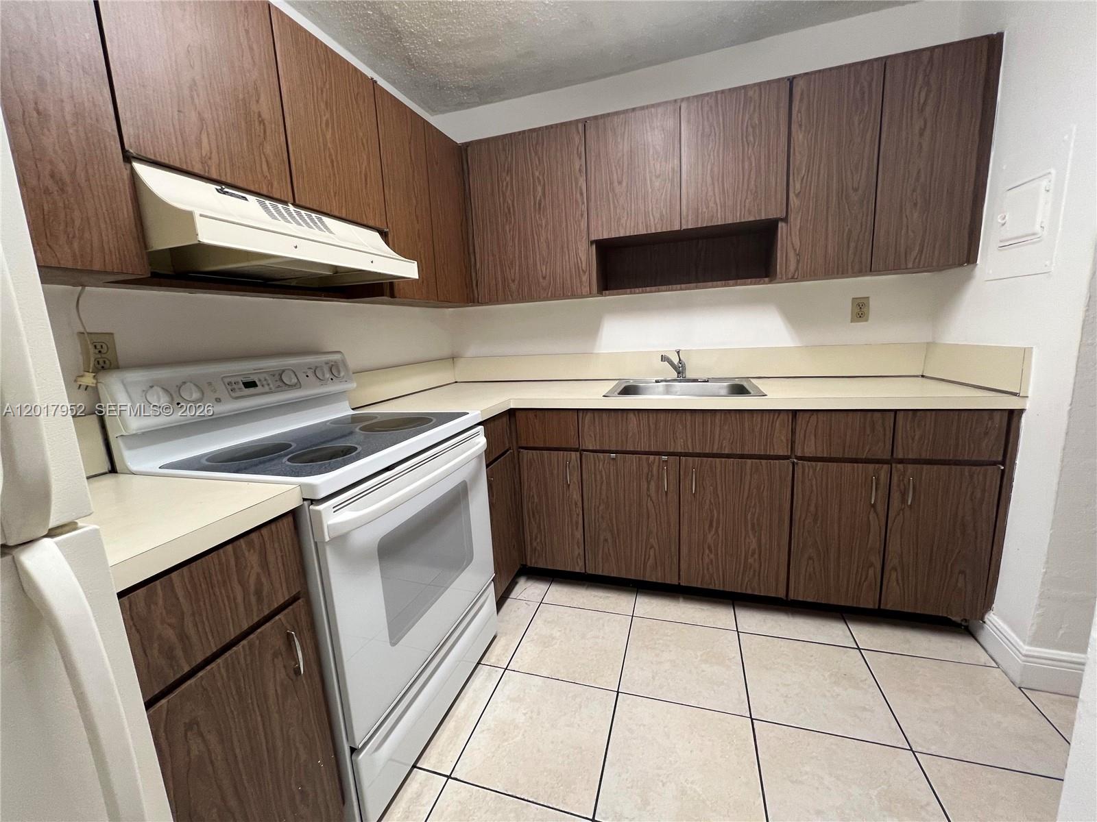 LAKEVIEW GARDENS CONDO - Residential
