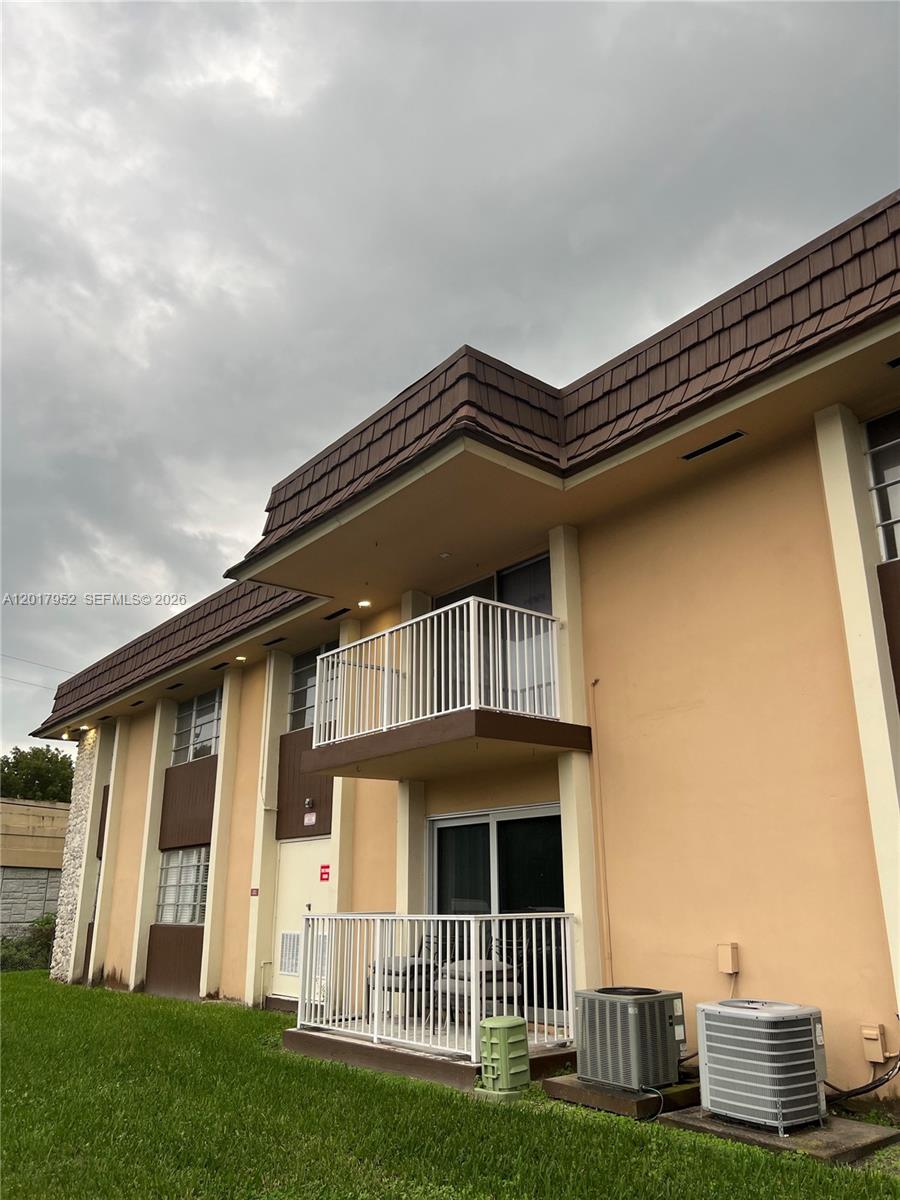 LAKEVIEW GARDENS CONDO - Residential