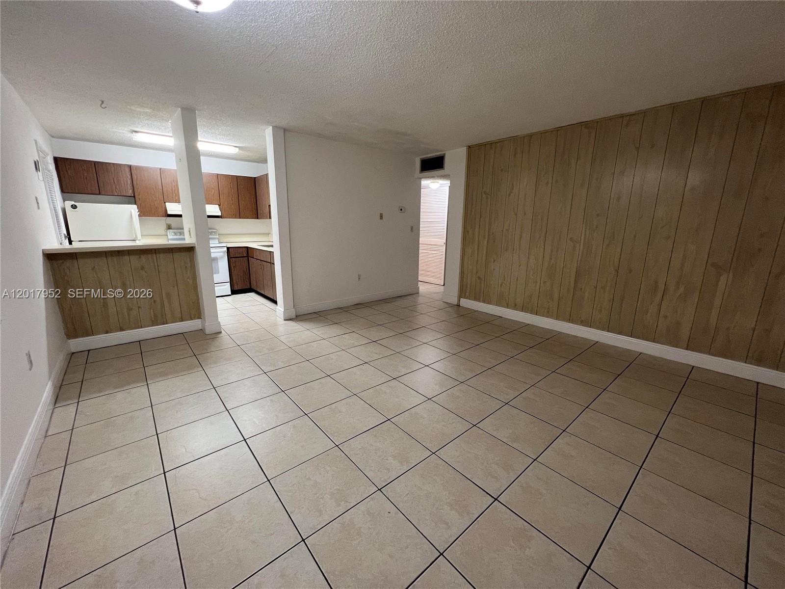 LAKEVIEW GARDENS CONDO - Residential