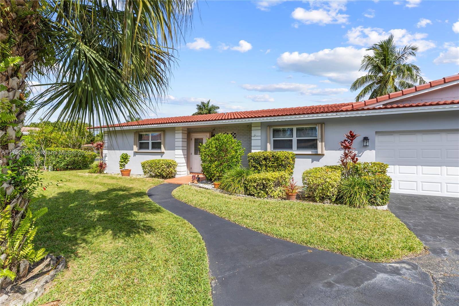 7185 E Tropical Way