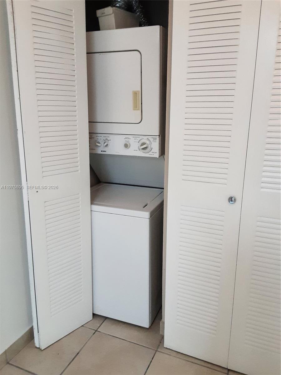 THE COURTS AT KENDALL CON - Residential