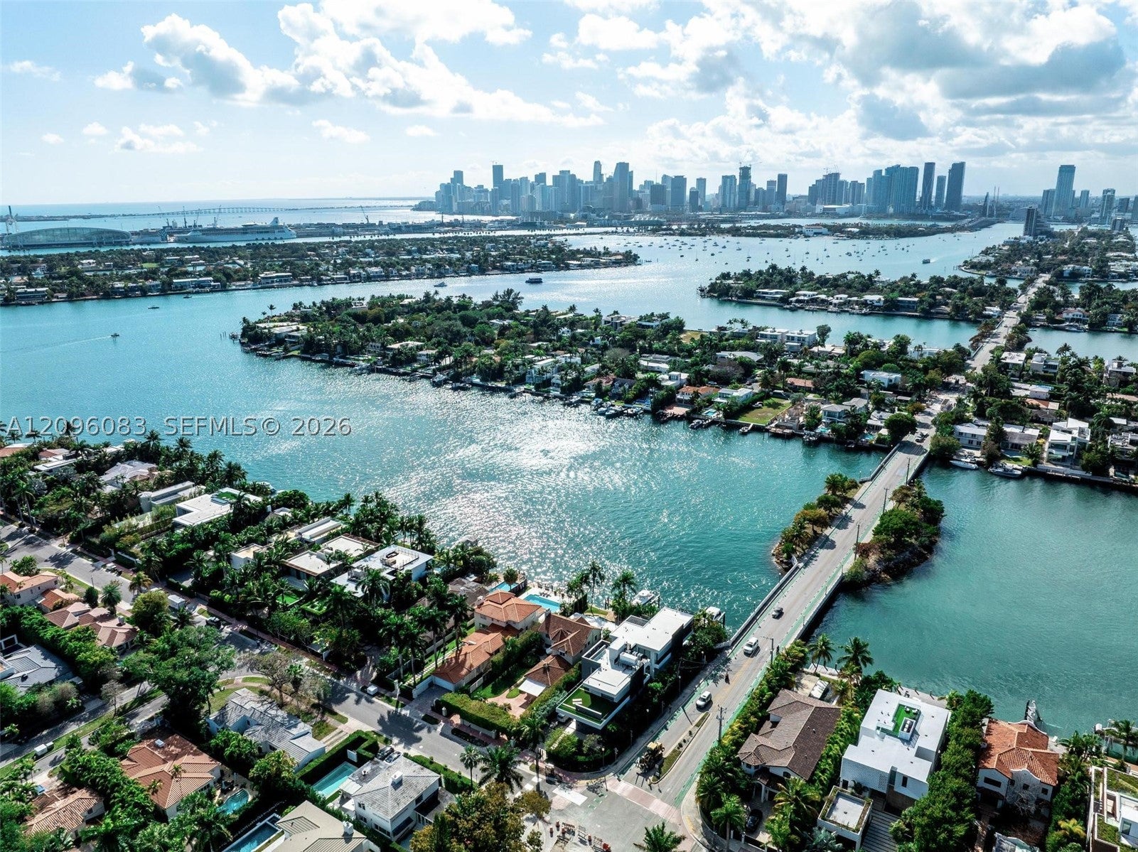 226 W Rivo Alto Dr