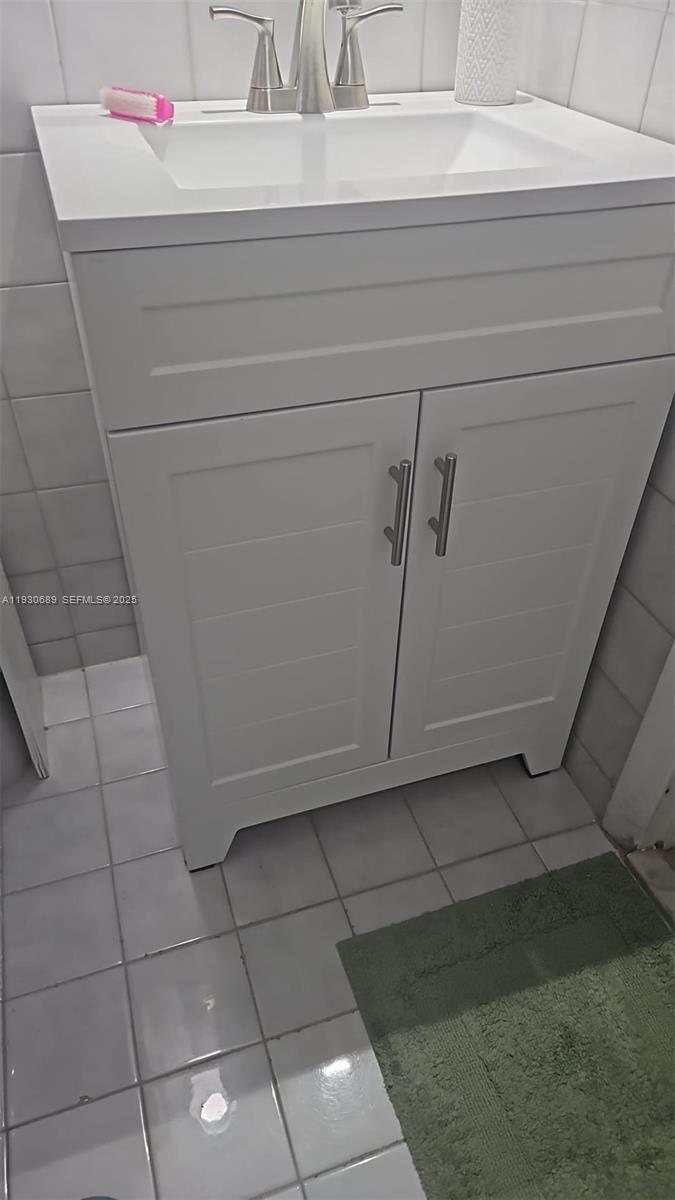 CAPRI GARDENS CONDO - Residential Lease