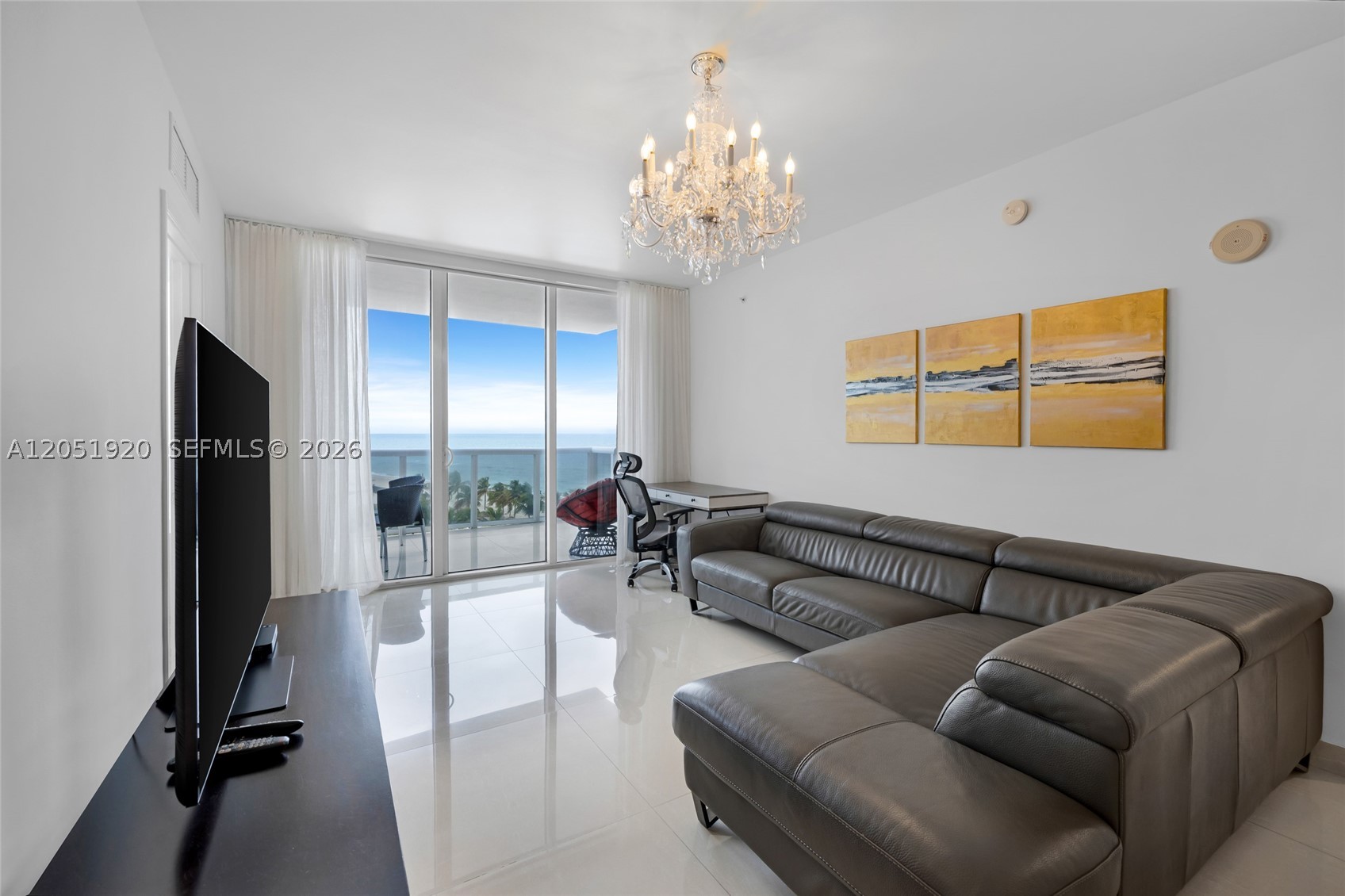18201 Collins Ave 902