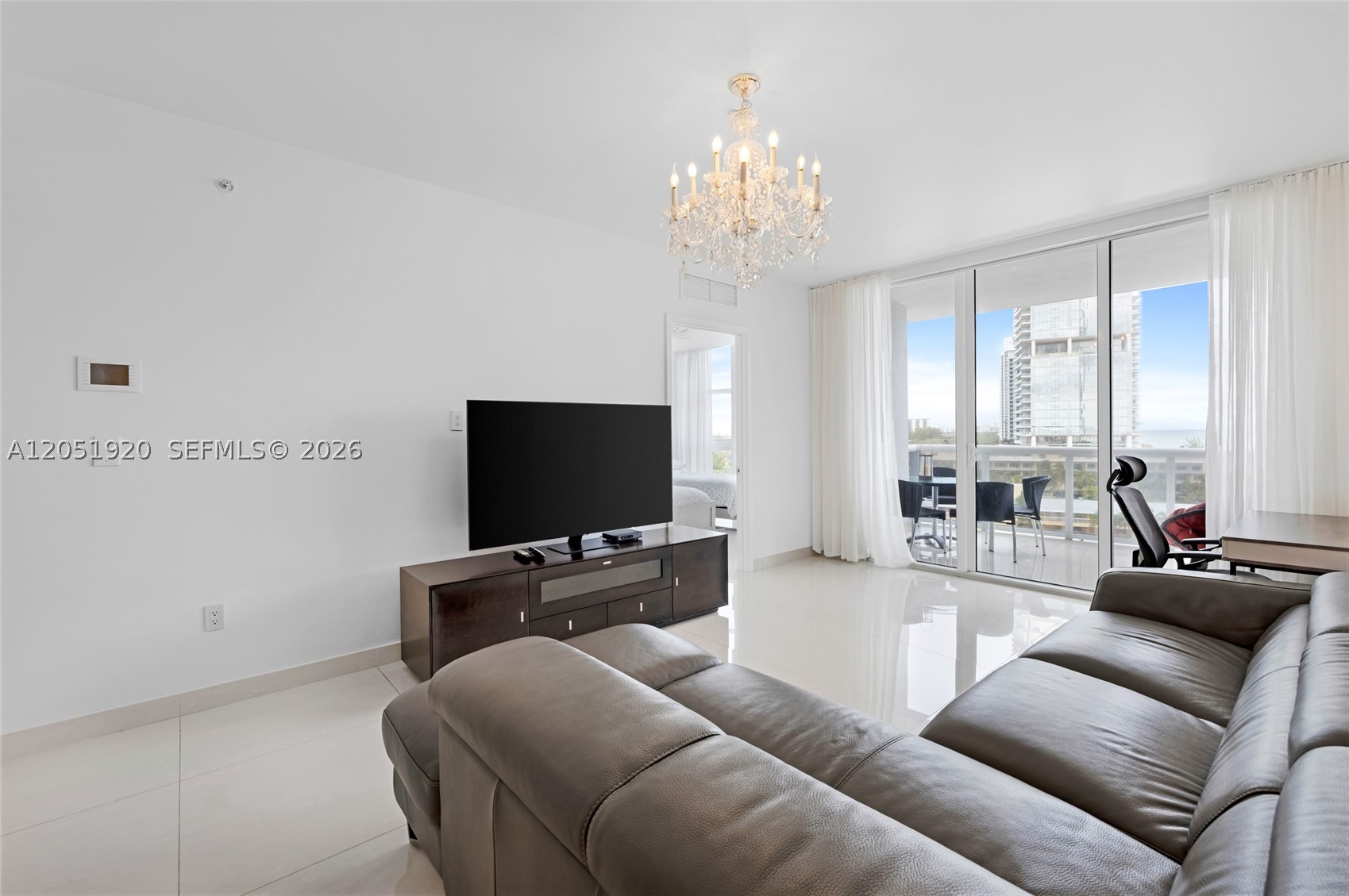 18201 Collins Ave 902
