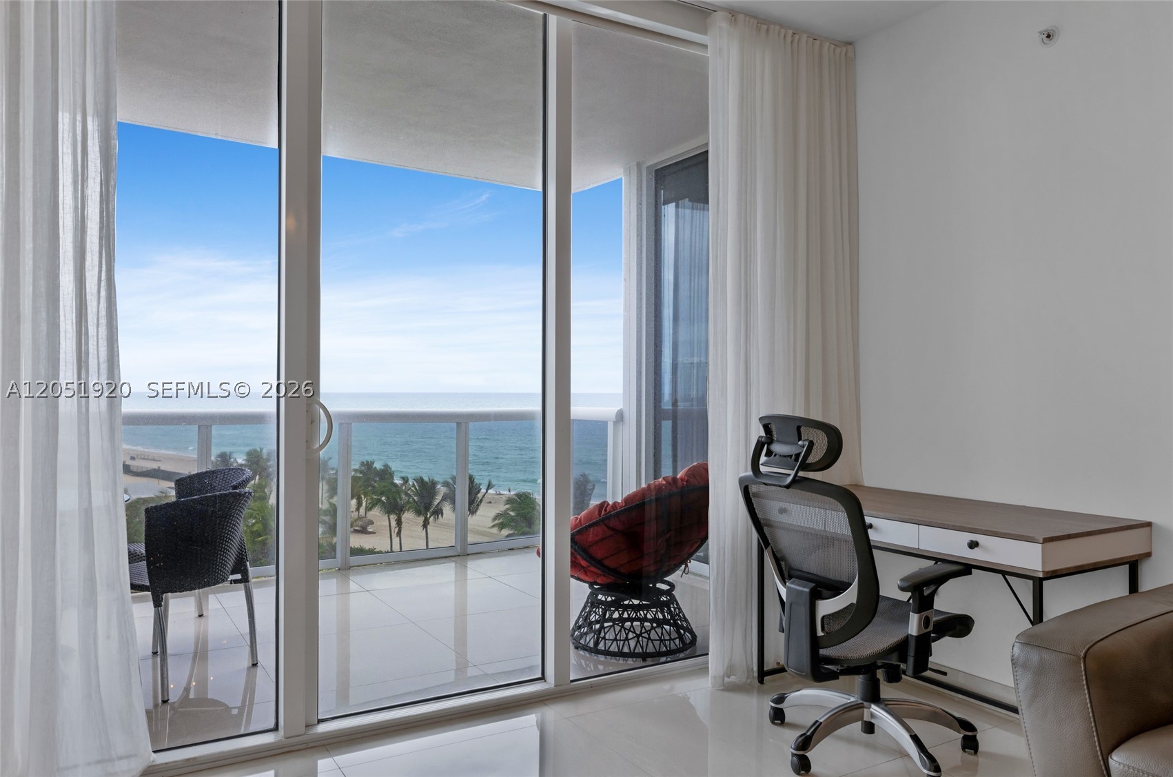 18201 Collins Ave 902