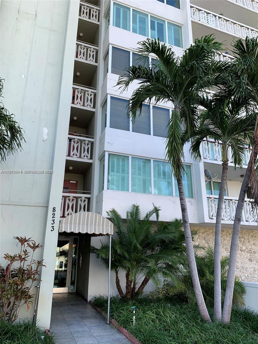 HARDING HALL CONDOMINIUM - Residential Lease