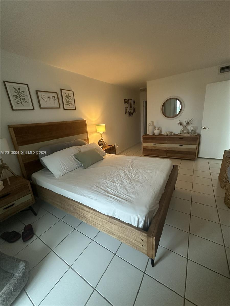 HARDING HALL CONDOMINIUM - Residential Lease