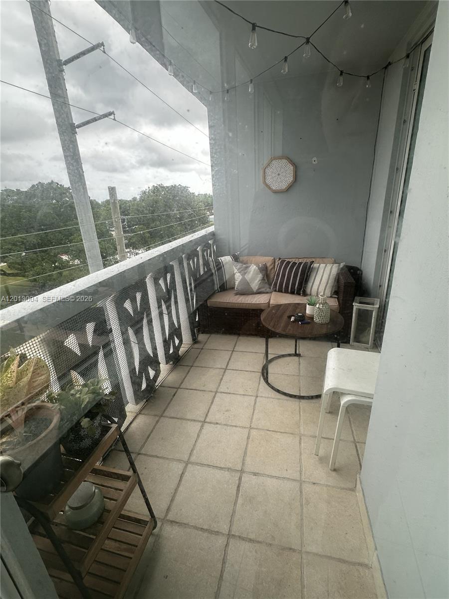 HARDING HALL CONDOMINIUM - Residential Lease