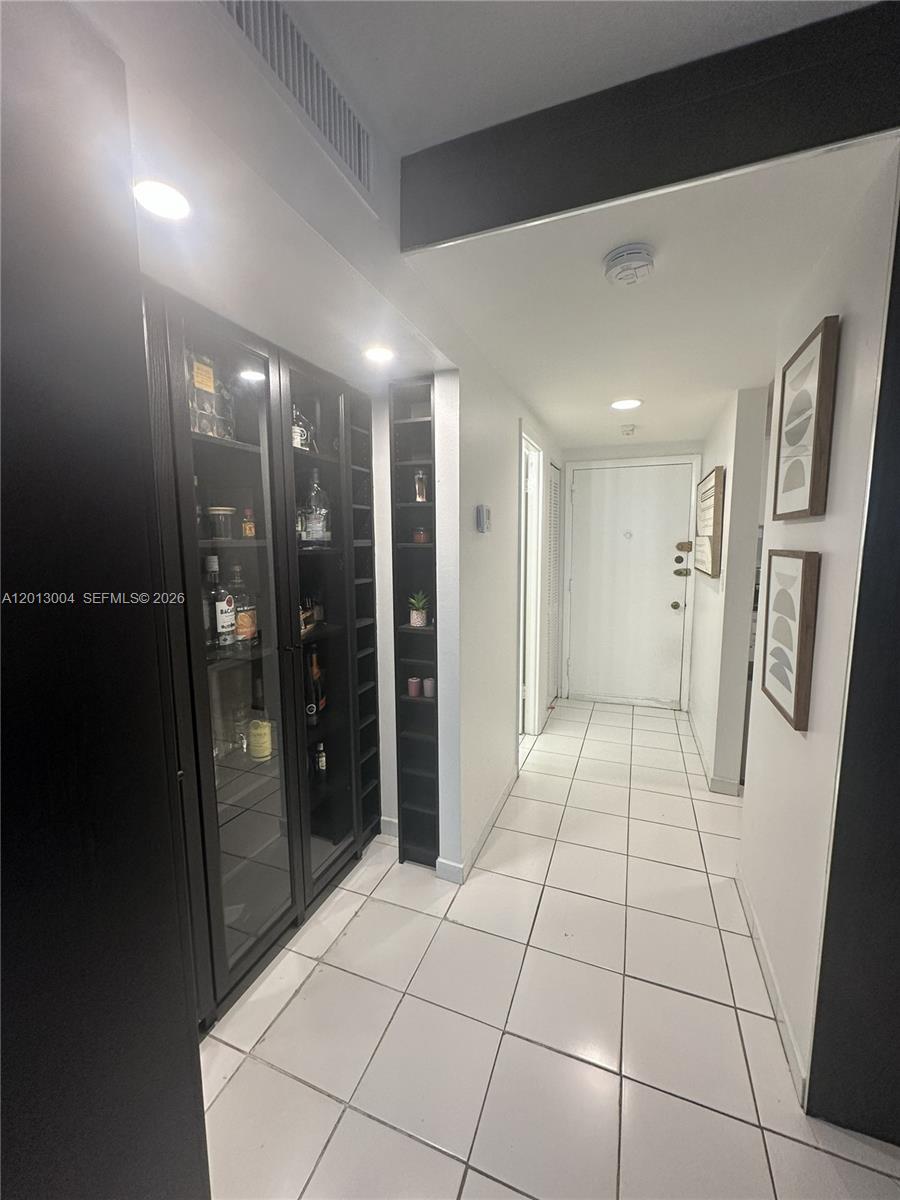 HARDING HALL CONDOMINIUM - Residential Lease
