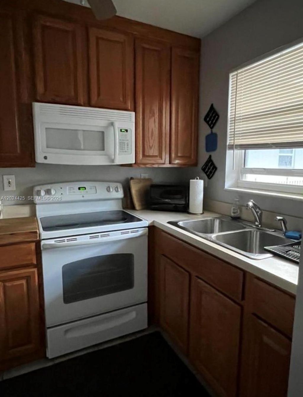 Photo of 1001 SE 16th St #15, Fort Lauderdale, FL 33316 (MLS # A12024425)