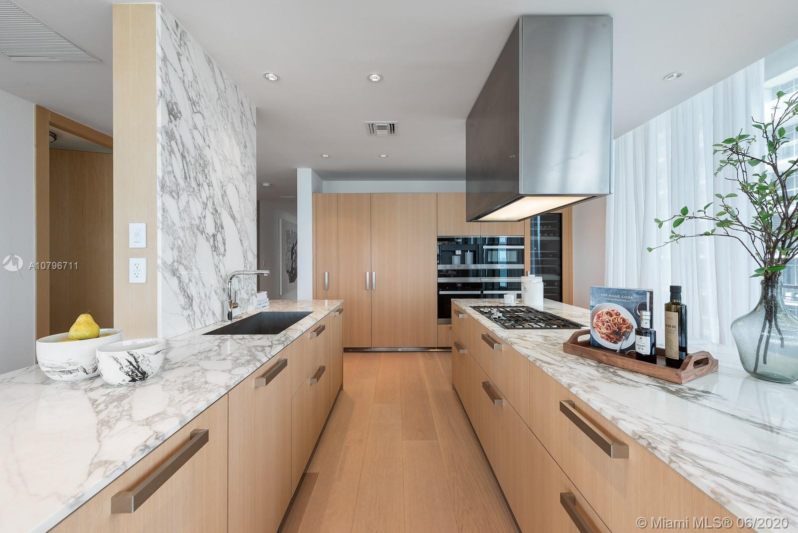 BEACH HOUSE 8 CONDO - Residential