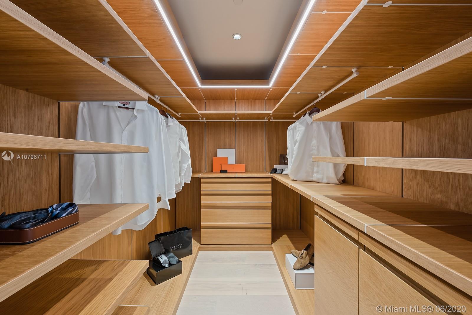 BEACH HOUSE 8 CONDO - Residential