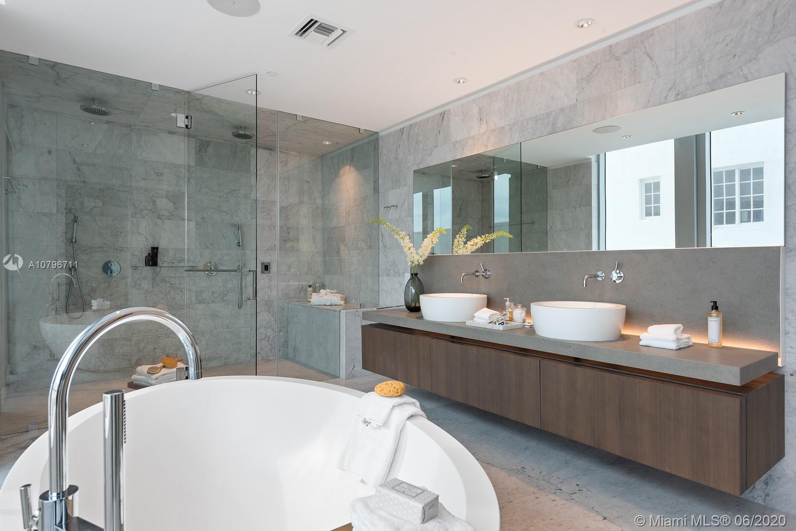 BEACH HOUSE 8 CONDO - Residential