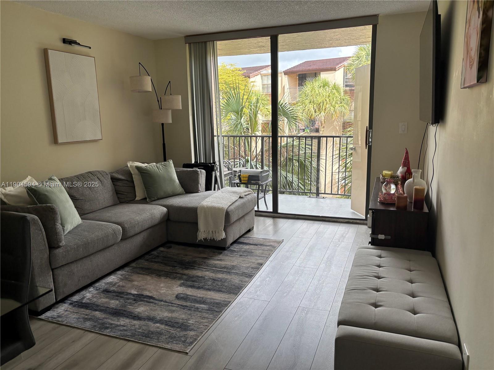 PROMENADE AT KENDALE LAKE - Residential