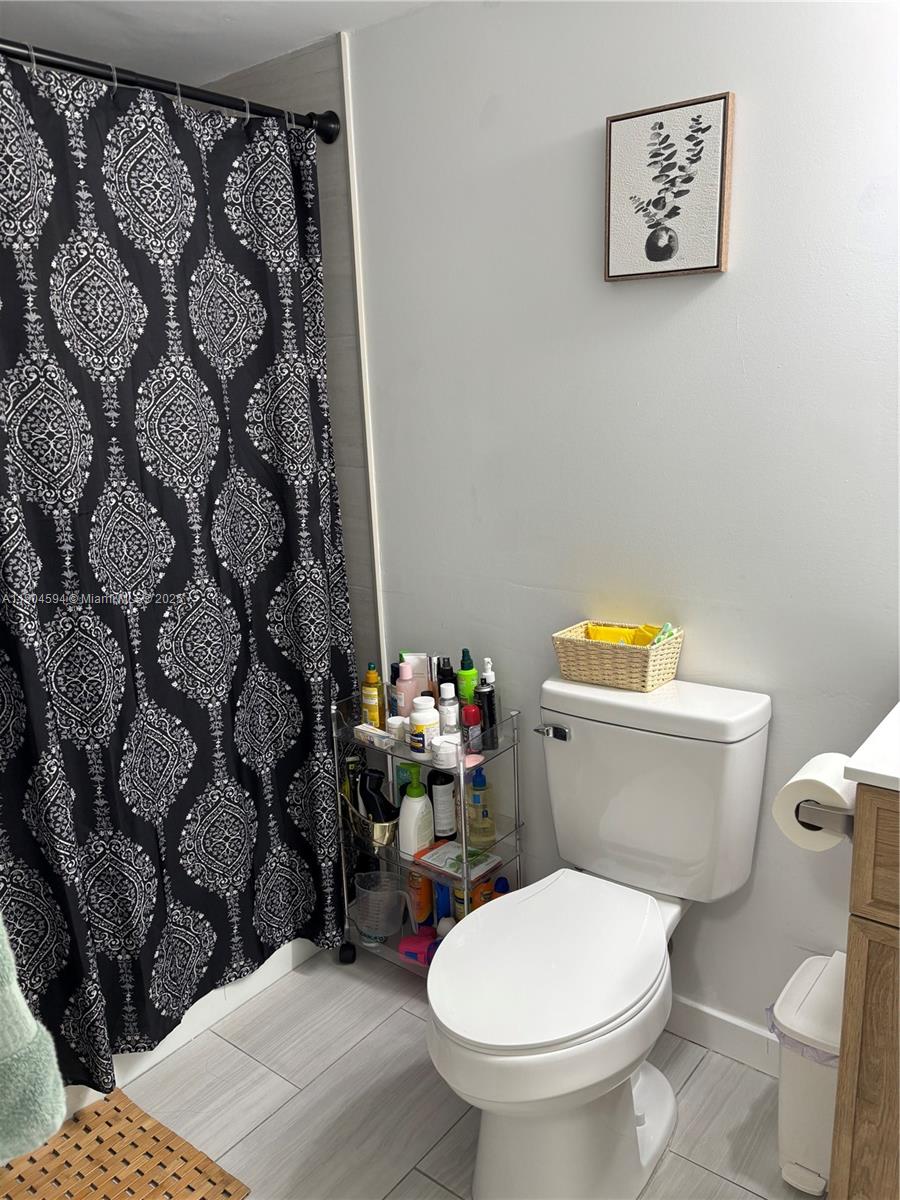 PROMENADE AT KENDALE LAKE - Residential