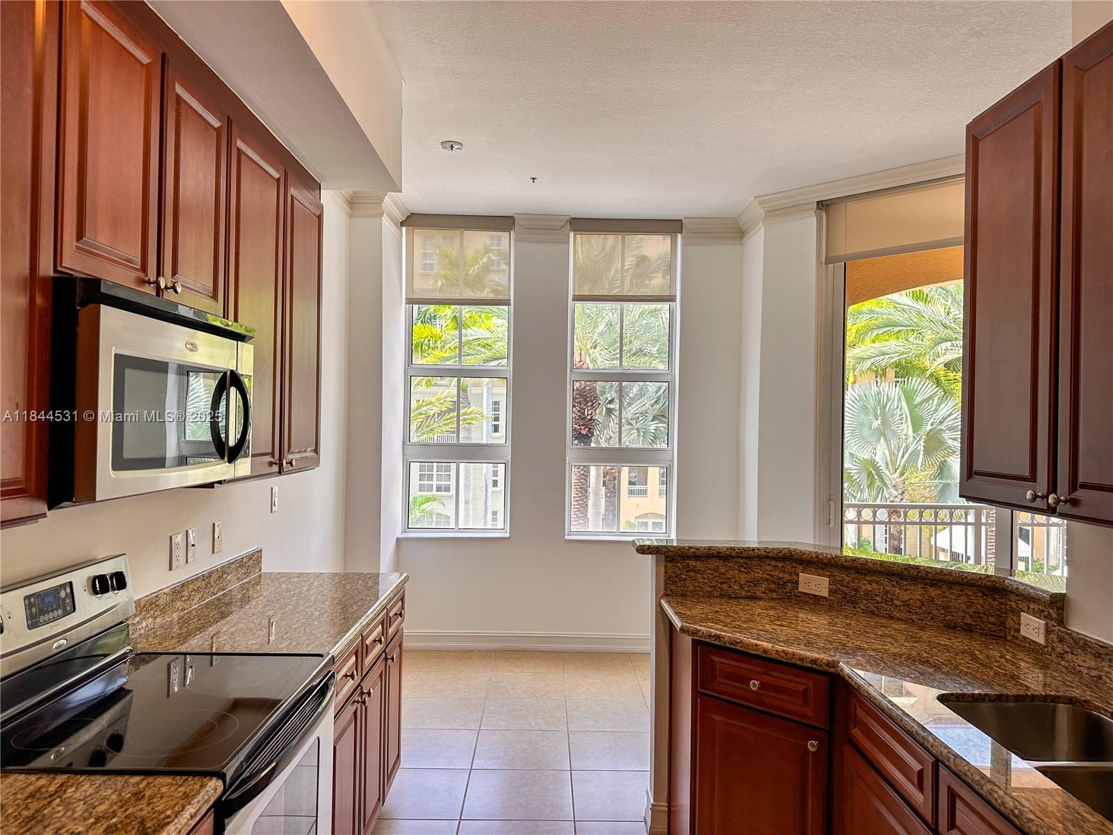 Located just minutes from Aventura Mall, top-rated dining, and the Intracoastal Waterway, Alaqua offers the
perfect blend of elegance and convenience. This boutique-style building features 24-hour security, a waterfront
dock, resort-style gym, and lush Mediterranean-inspired grounds. A rare rental opportunity in one of Aventura’s most desirable addresses.