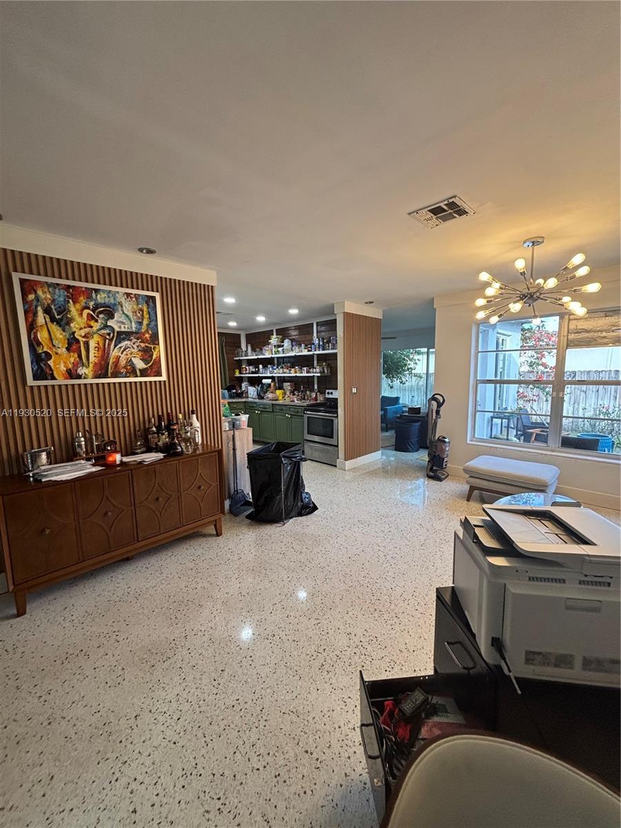 HOLLYWOOD LITTLE RANCHES - Residential