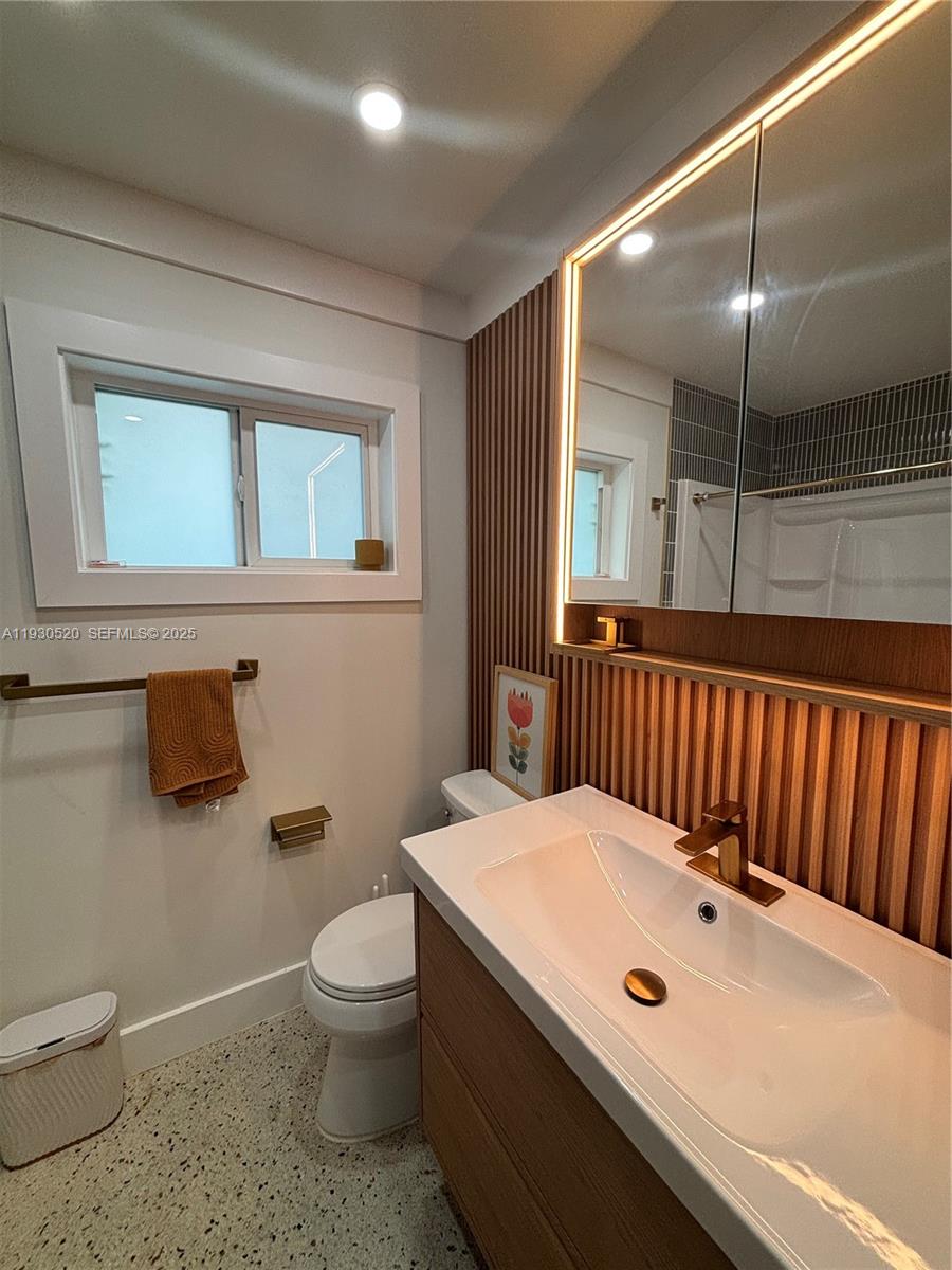 HOLLYWOOD LITTLE RANCHES - Residential