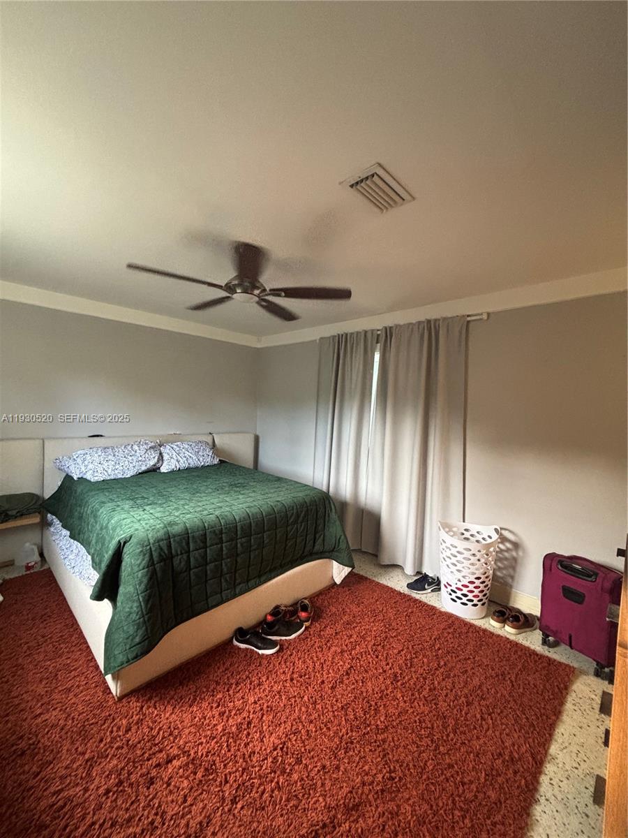 HOLLYWOOD LITTLE RANCHES - Residential