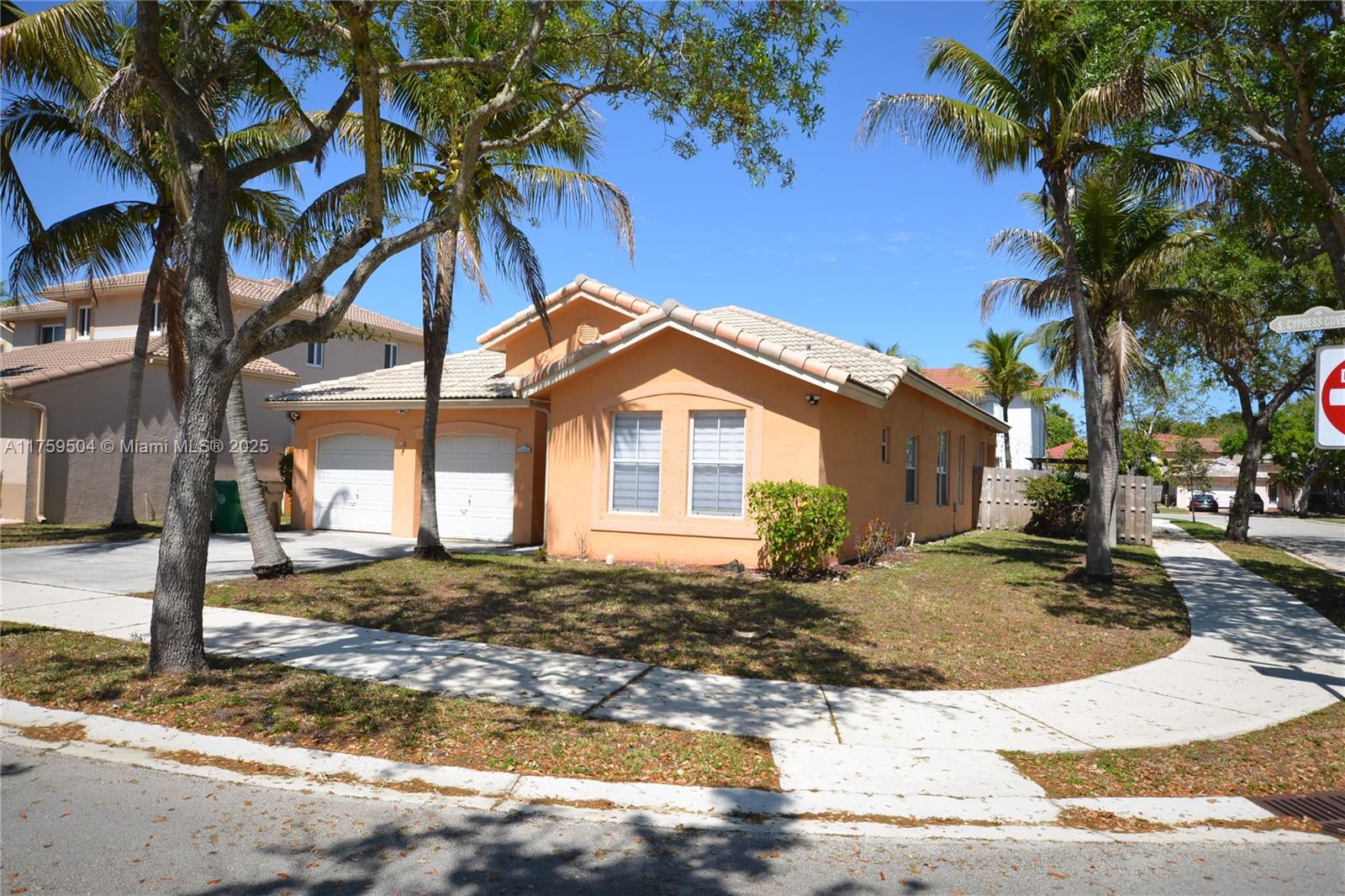 14065 S Cypress Cove Cir, Davie, Broward County, Florida - 3 Bedrooms  
3 Bathrooms - 