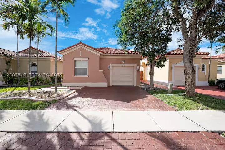 2327 NE 37th Ter