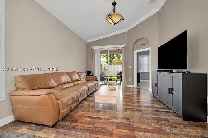 2327 NE 37th Ter