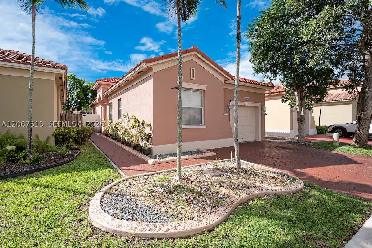 2327 NE 37th Ter