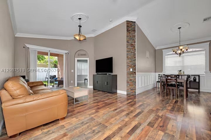 2327 NE 37th Ter