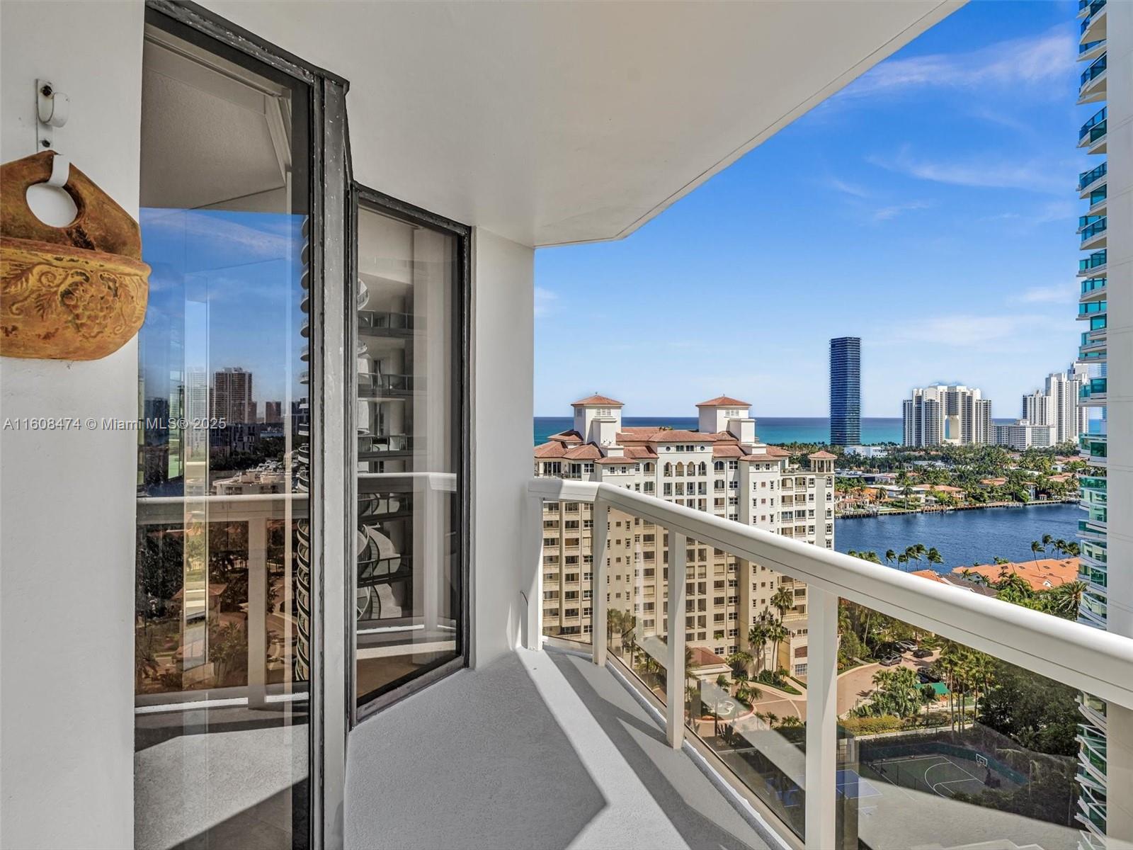 Property for Sale at 20185 E Country Club Dr 1904, Aventura, Miami-Dade County, Florida - Bedrooms: 2 
Bathrooms: 3  - $595,000
