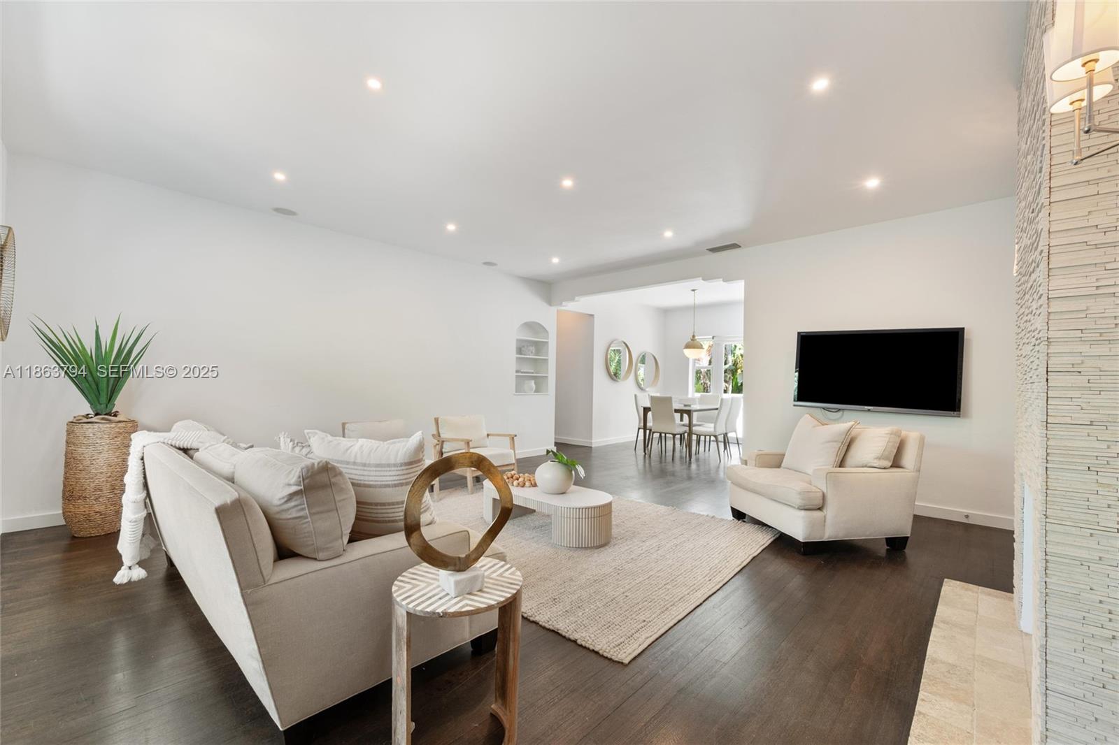 KIM AIMEE CONDO - Residential