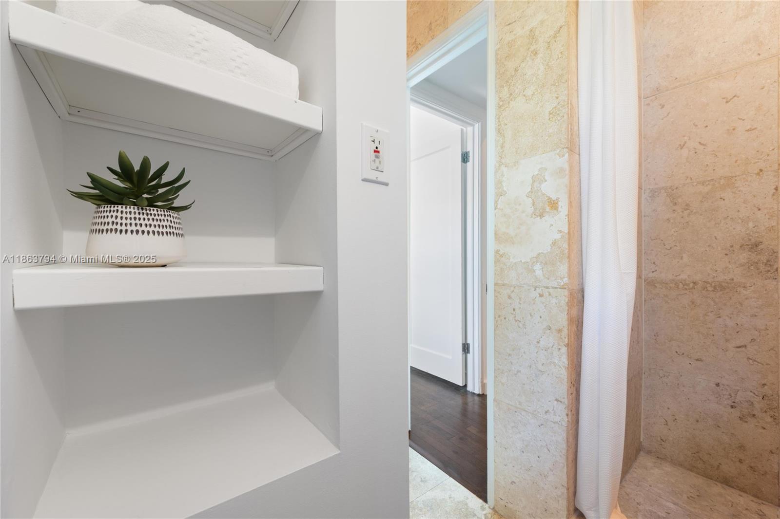 KIM AIMEE CONDO - Residential