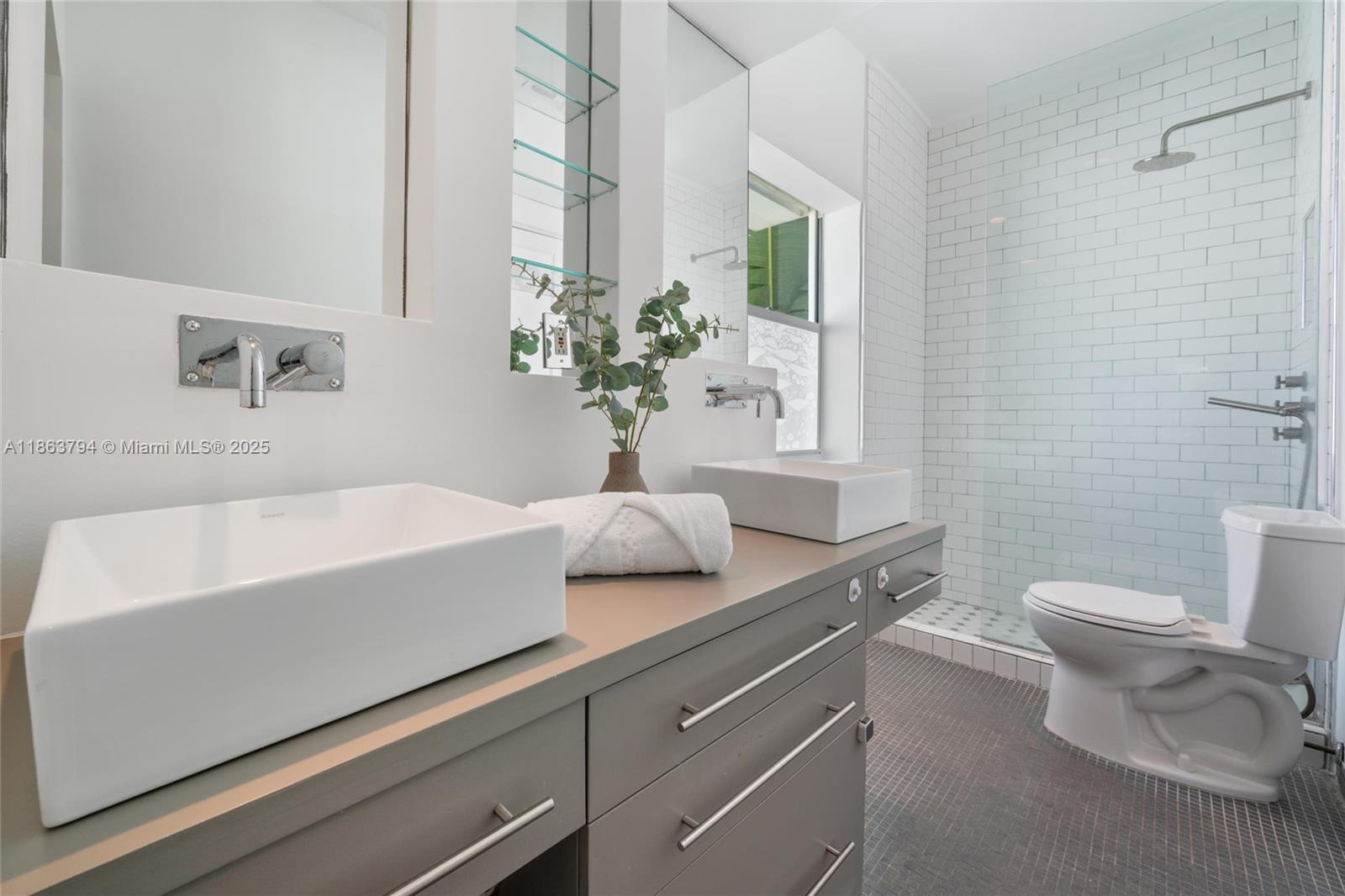 KIM AIMEE CONDO - Residential