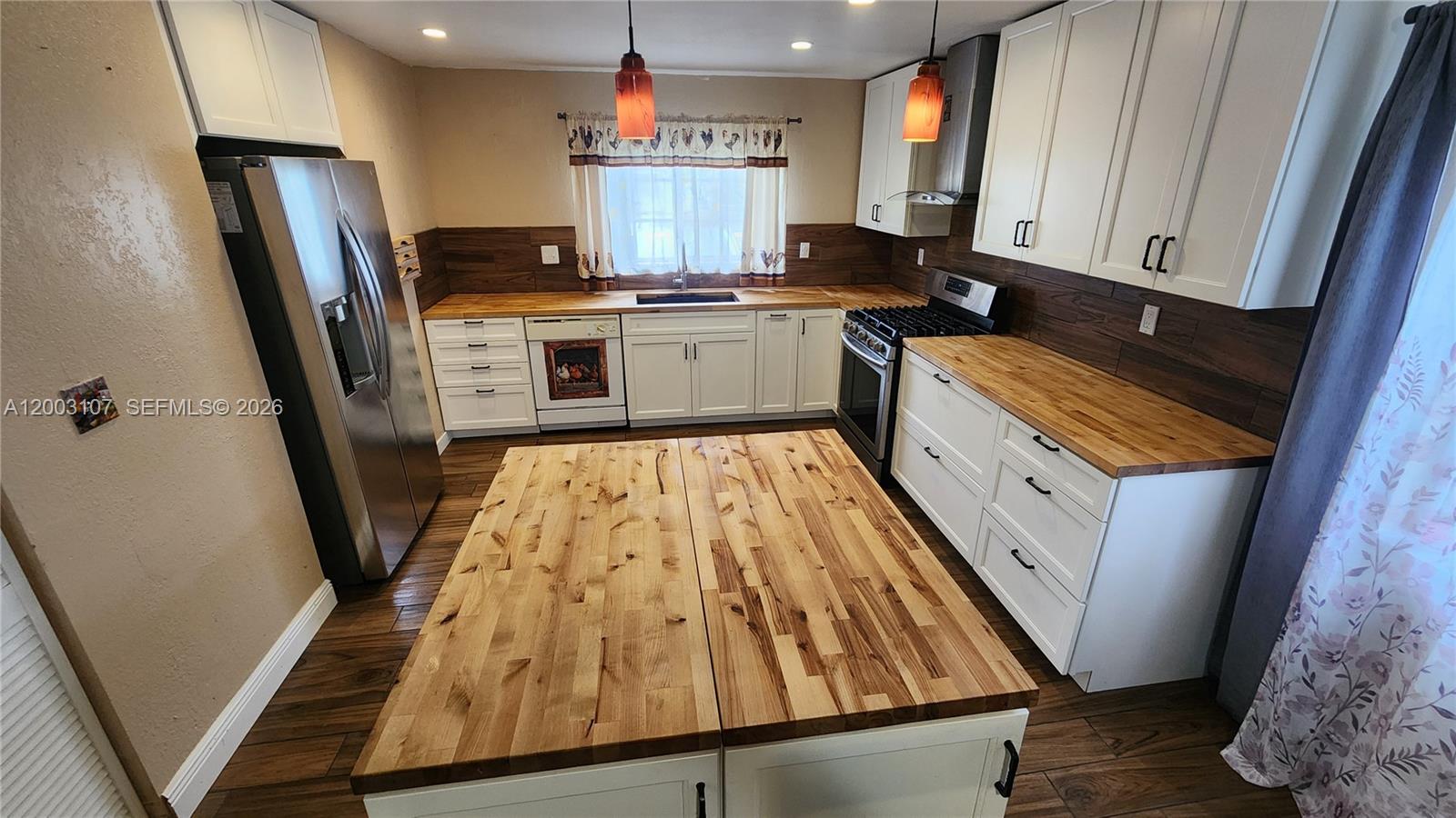 BENSON MANOR - Residential