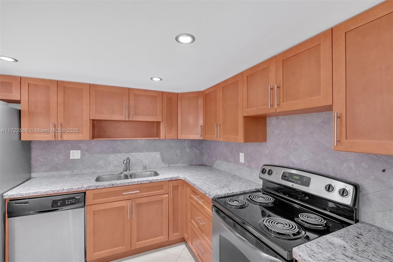 20291 Ne 30th Ave 108, Aventura, Miami-Dade County, Florida - 3 Bedrooms  
3 Bathrooms - 
