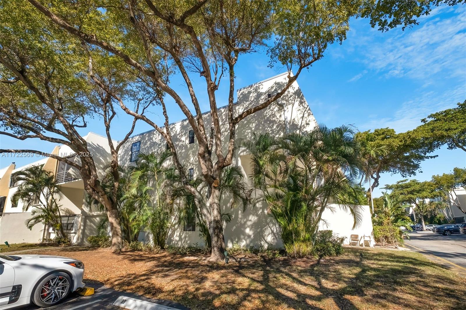 VILLA DORADA CONDO NO 1 - Residential