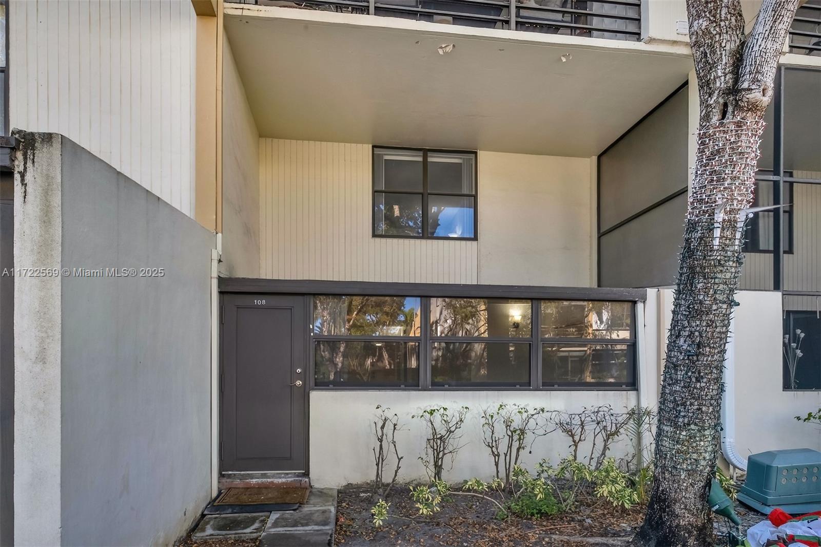 VILLA DORADA CONDO NO 1 - Residential