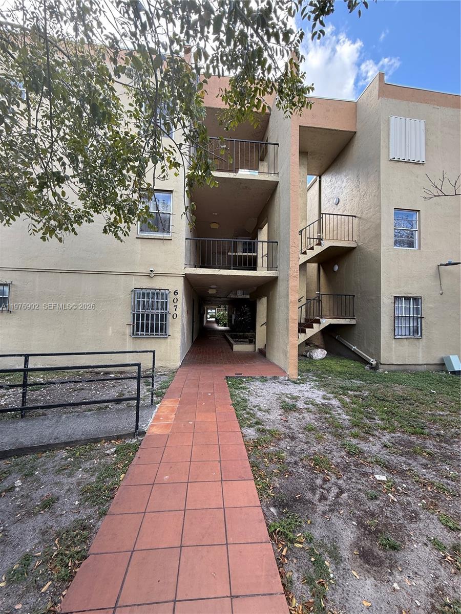 PALMETTO SPRINGS CONDO VI - Residential