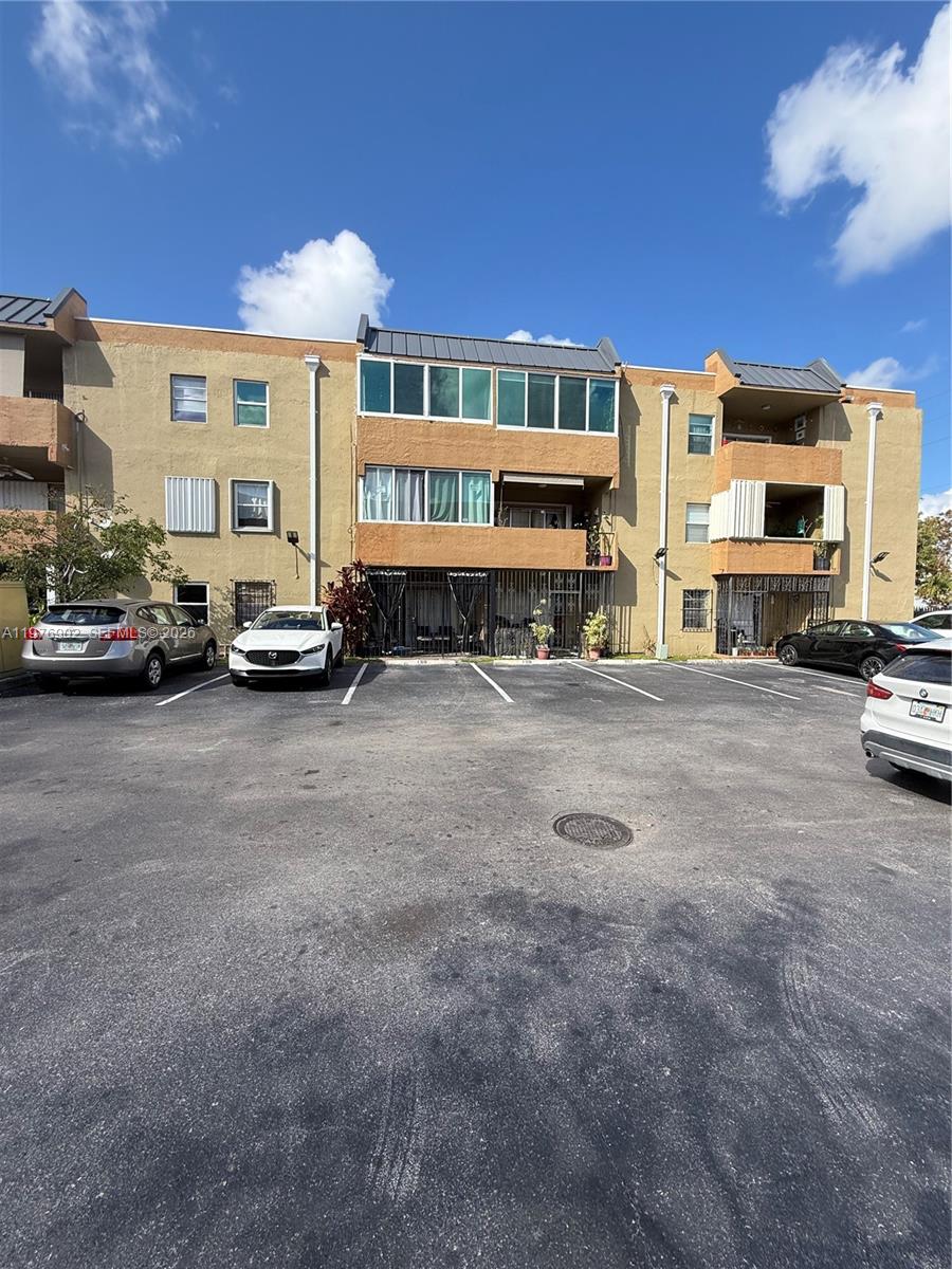 PALMETTO SPRINGS CONDO VI - Residential