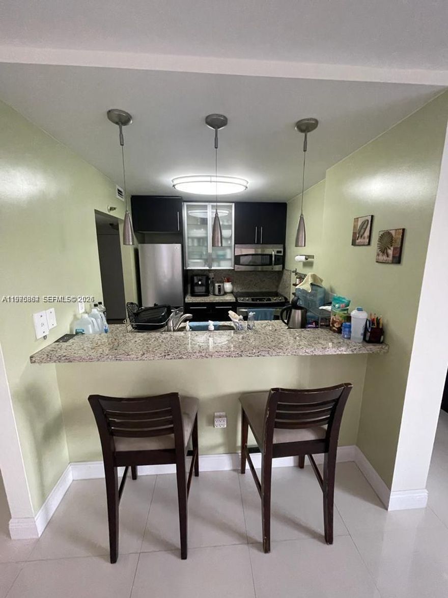 Beautiful 2bed 2bath unit fully furnished in The Madison Downtown condo, rental opportunity with easy access to
public transit like Brighline, MetroRail, MetroMover and highways. Close to walk to Miami arena, Arsht Center,
Museum Park, restaurants and shopping. The unit is currently painted white.