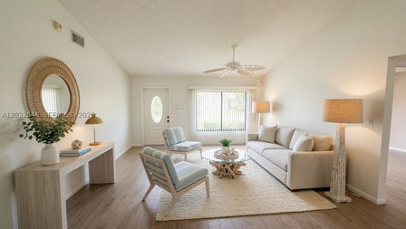 7905 CLOVERFIELD CIR — listing photo 8