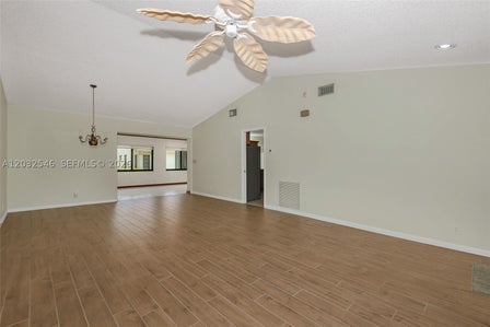 7905 CLOVERFIELD CIR — listing photo 5