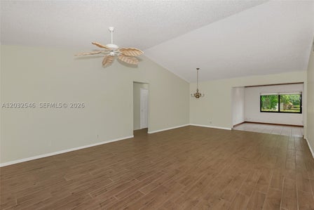 7905 CLOVERFIELD CIR — listing photo 3