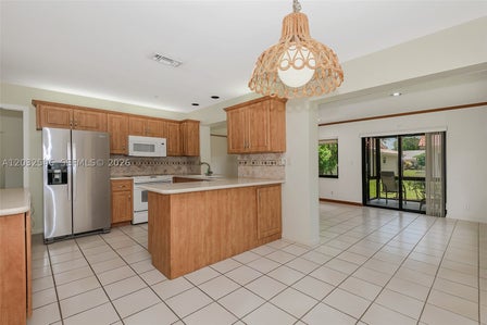 7905 CLOVERFIELD CIR — listing photo 12