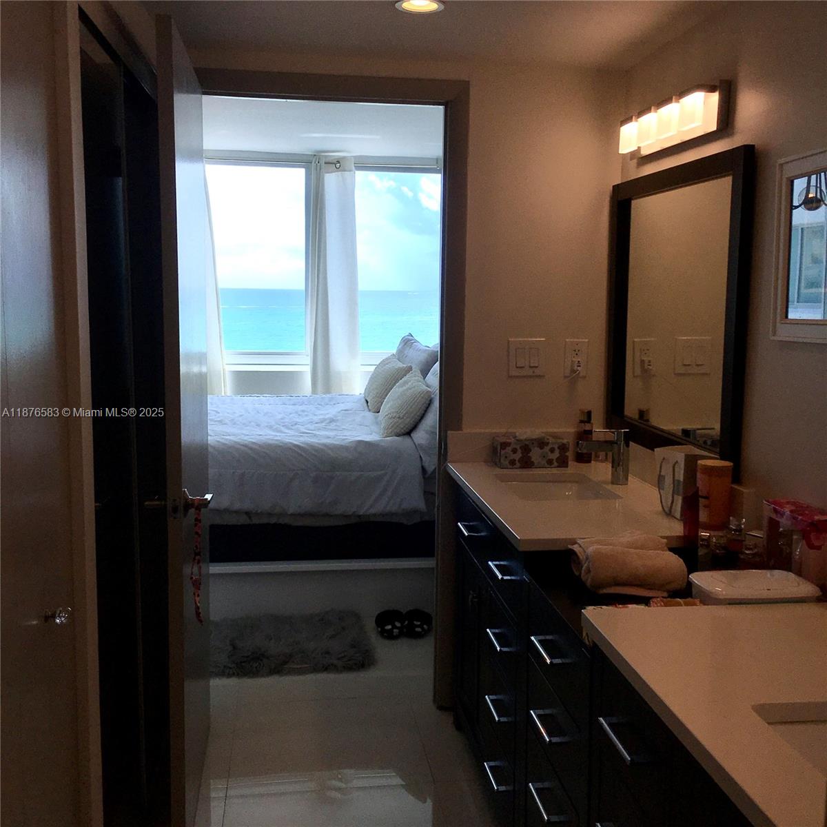 7135 Collins Ave 1022