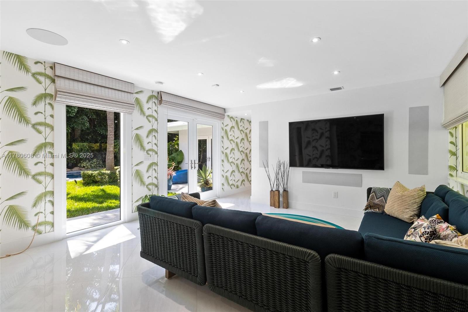 FLAMINGO TERRACE EXTENSIO - Residential