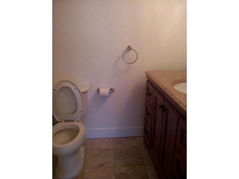 DE SOTO PARK CONDO - Residential Lease